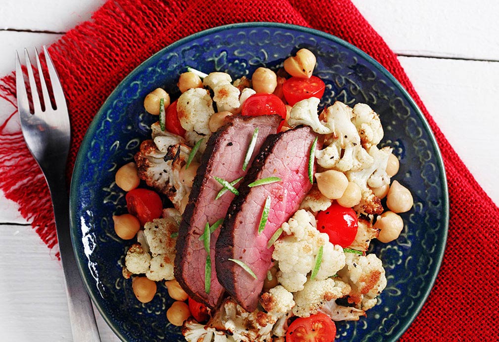 Ensalada de garbanzos con solomillo braseado