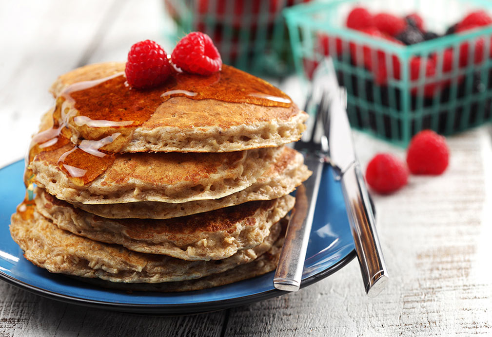 Petit déjeuner décadent pour les enfants : pancakes et en