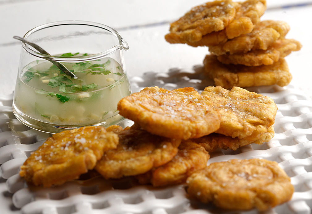 Garlic Tostones (Fried Green Plantains) recipe made with canola oil by Maria Alamo