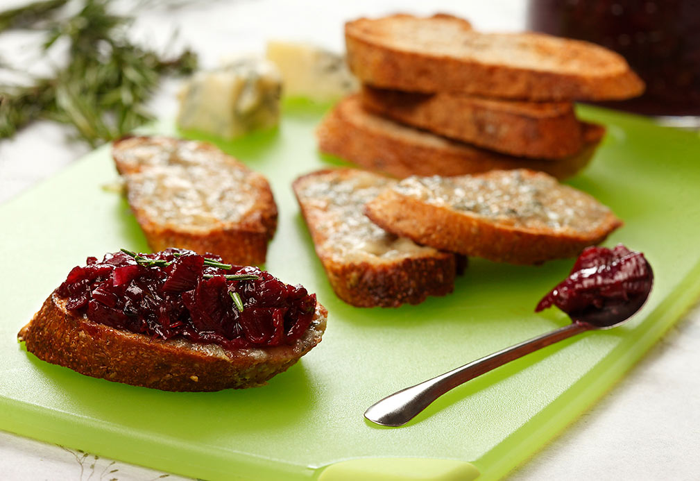 Gorgonzola Crostini with Onion Berry Compote