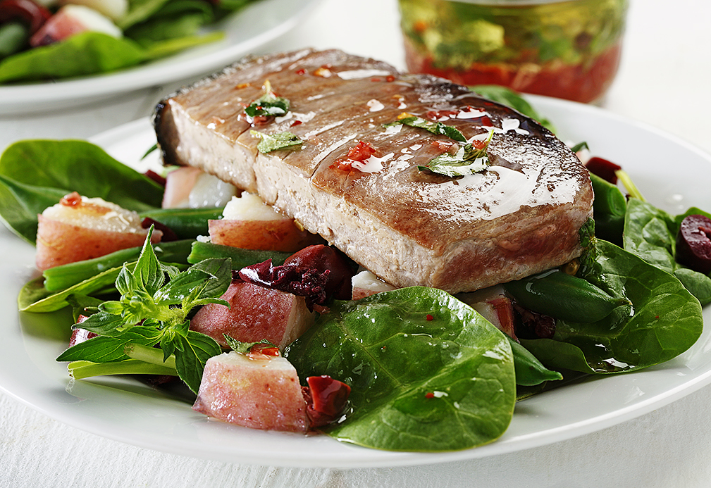 Grilled Tuna Nicoise Salad reacipe made with canola oil by the American Diabetes Association