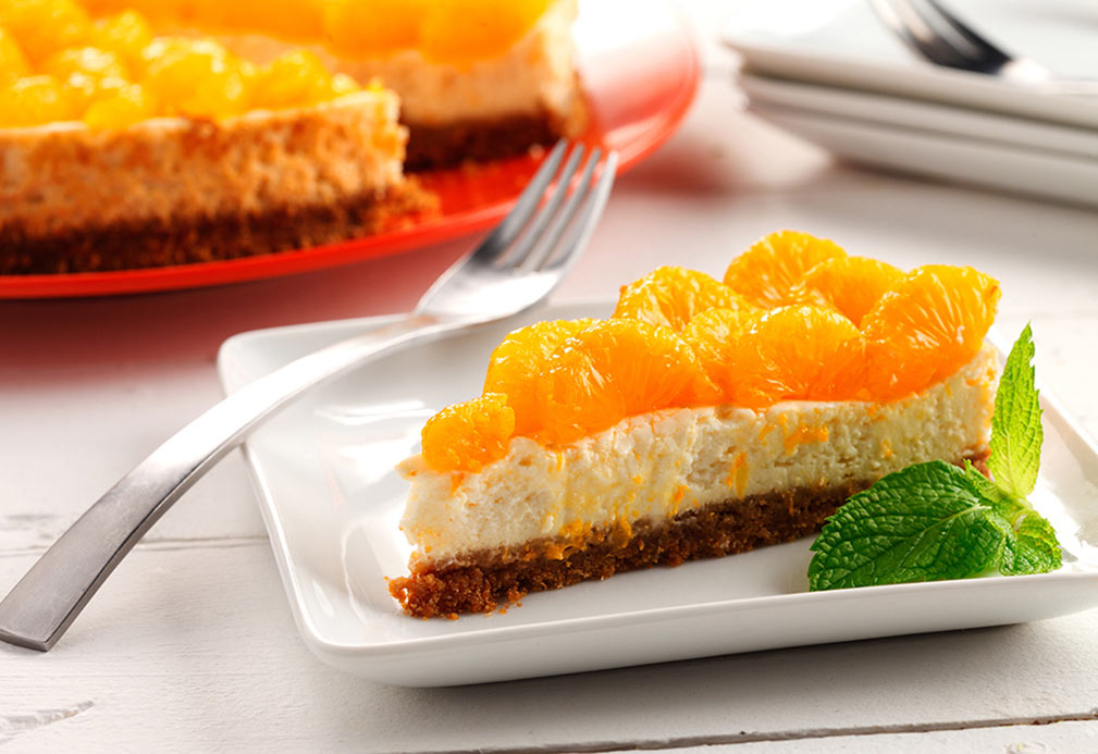 Gâteau au fromage et citronnelle avec garniture de mandarines