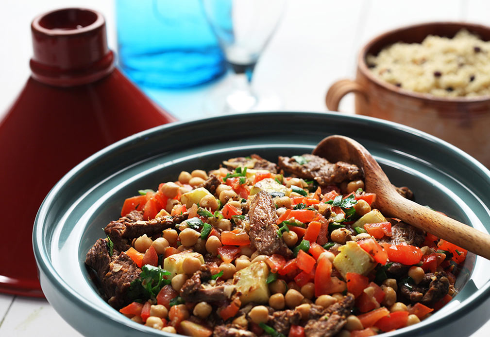 Spécialité nord africaine d’agneau, pois chiches et couscous