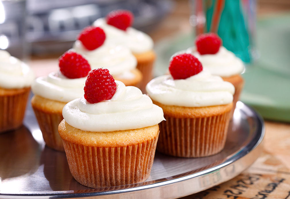 Raspberry Cream Cupcakes with Cream Cheese Frosting recipe made with canola oil by Frankie Francollo