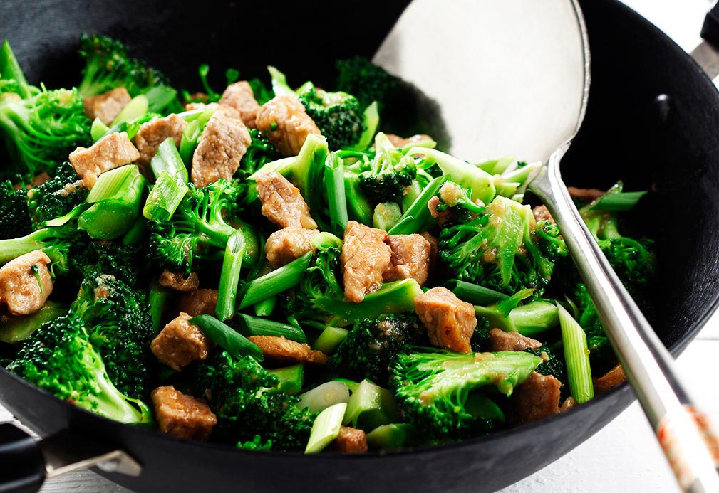 Sauté de porc et broccoli avec sauce à l'ail et gingembre