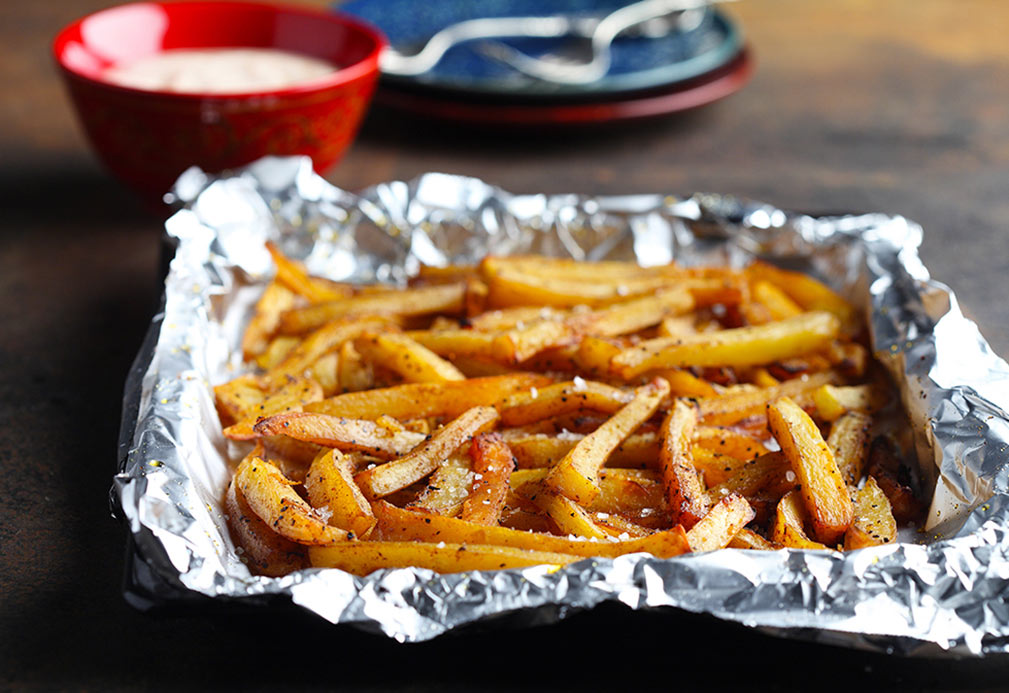 Patates douces frites avec trempette de sauce cajun