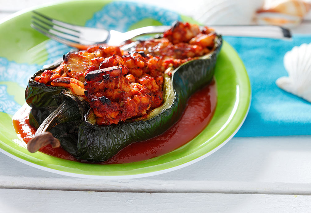 Chiles poblanos rellenos de pavo y plátanos 