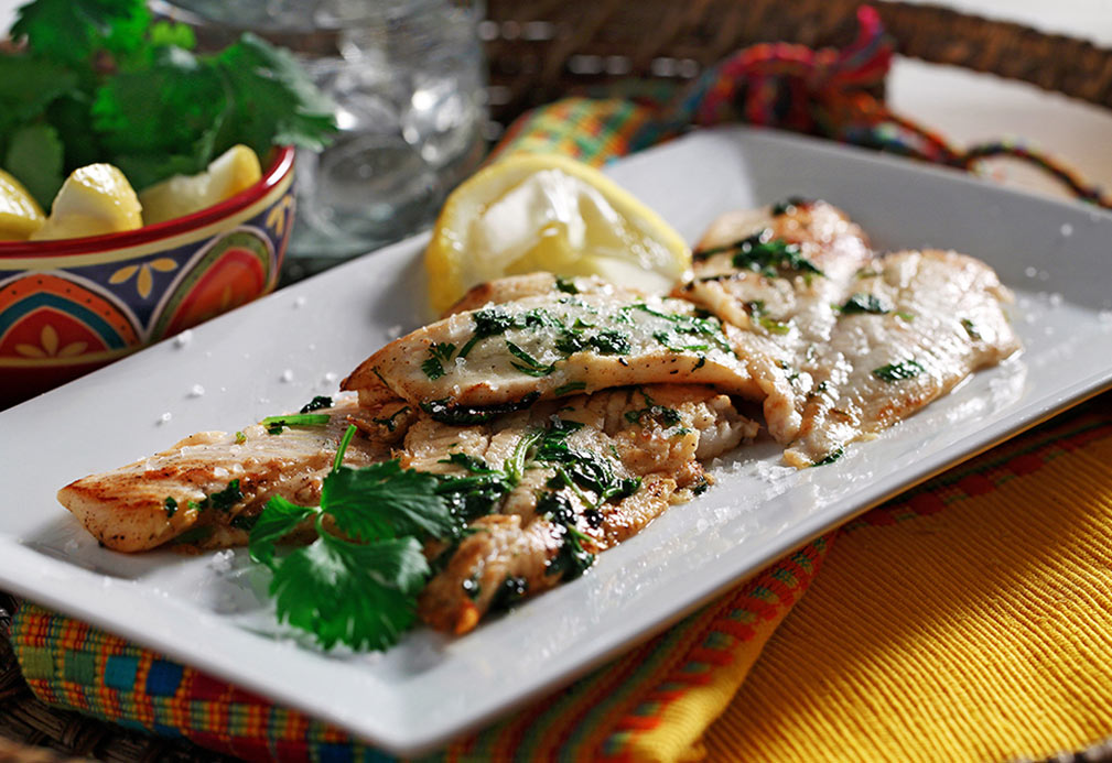 Pescado blanco en una marinada cítrica de cilantro 