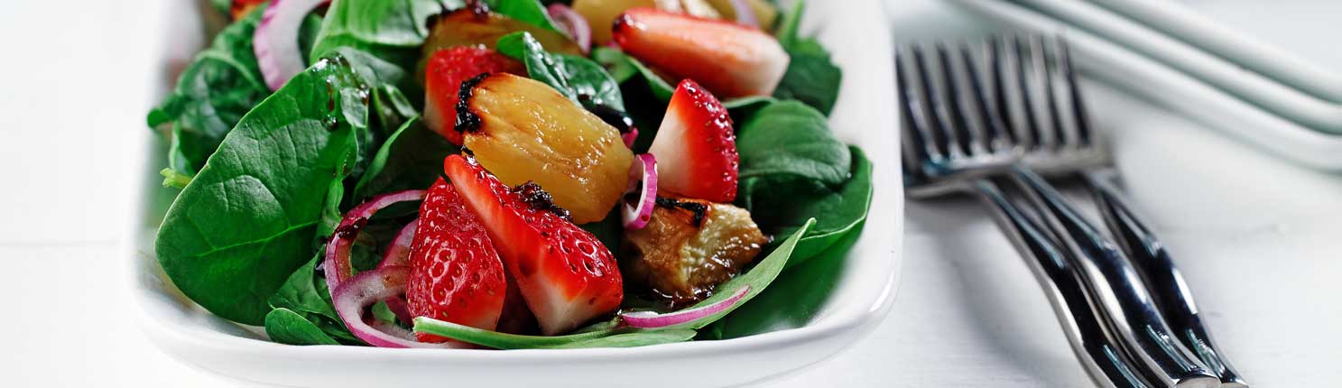 Spinach Salad with Grilled and Fresh Fruit with canola oil 
